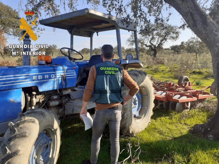 Investigado un vecino de Valencia de Alcántara por robar un tractor y una grada agrícola