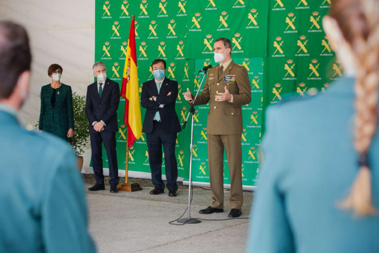 Cientos de personas reciben entre aplausos al Rey Felipe VI a su llegada a Valencia de Alcántara