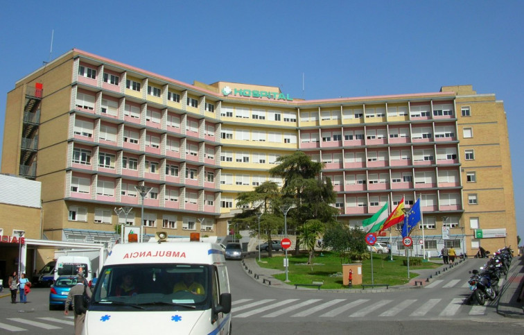 Trasladan al Hospital Virgen del Rocío de Sevilla al trabajador herido con quemaduras en Jerez