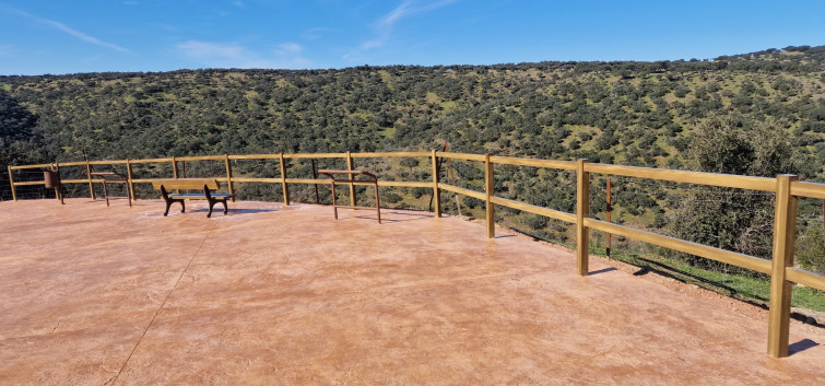 Nuevo mirador sobre el río Alomonte en Cabañas del Castillo que permiten apreciar el Geoparque Mundial Unesco Villuercas-Ibores-Jara