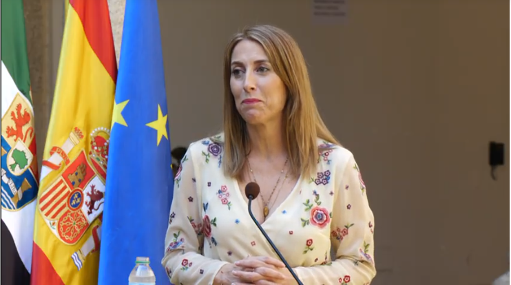 Maru00eda Guardiola en su comparecencia pu00fablica este miu00e9rcoles en la sede de Presidencia de la Junta de Extremadura.