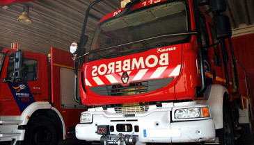 Tres intoxicados por inhalación de humo en el incendio de una vivienda en Burguillos del Cerro