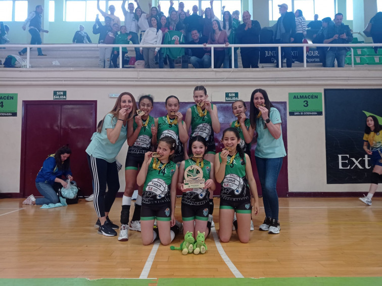 El equipo alevín de voleibol de Moraleja se proclama campeón de Extremadura