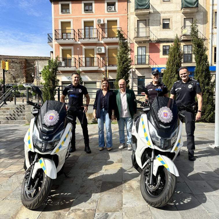 La Policía Local de Coria estrena dos motocicletas eléctricas más potentes y seguras