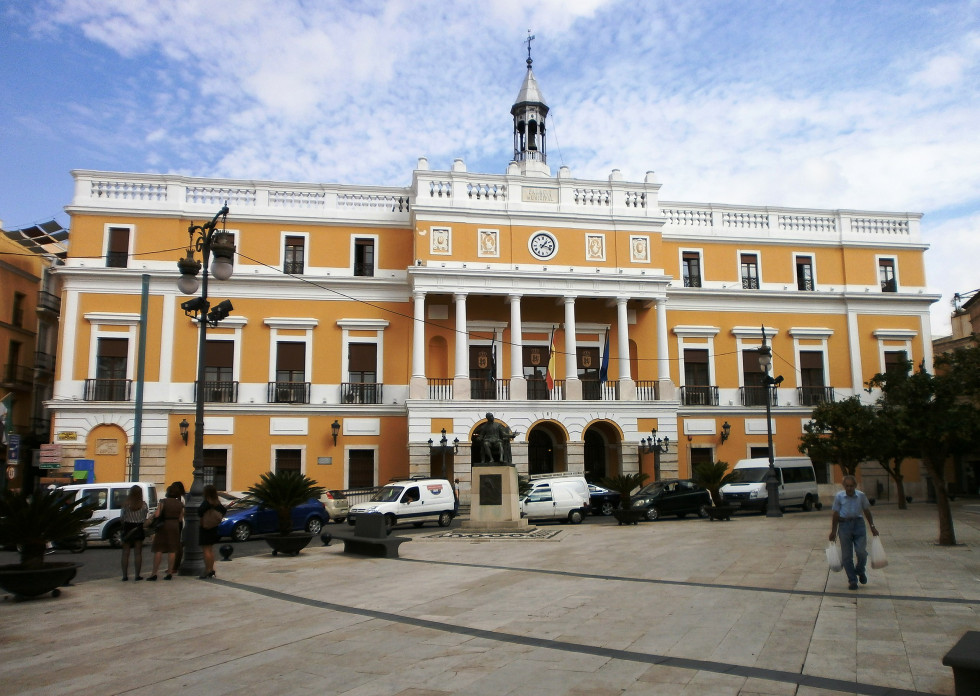 El Ayuntamiento de Badajoz anuncia una subida salarial del 2% para sus empleados