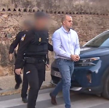 Zamora guarda silencio por las víctimas del atentado de Barcelona 