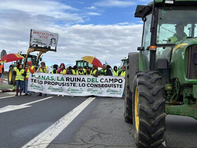 Apag Extremadura Asaja protestará en la Feria de Zafra contra la gestión del ministro Planas