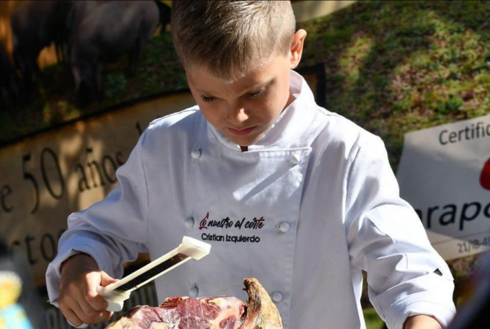 Un niño de sólo 10 años será la estrella del encuentro solidario de cortadores de jamón de Coria