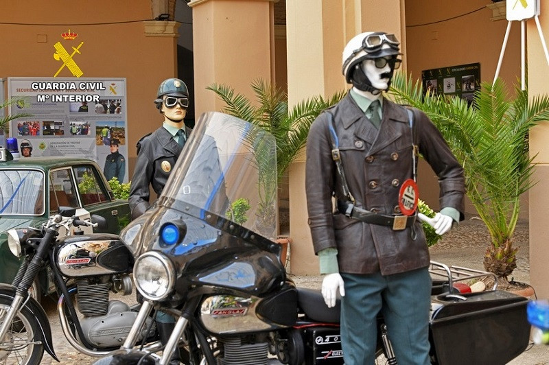 La Guardia Civil de Tráfico conmemora su 65 aniversario con una jornada de puertas abiertas en Badajoz