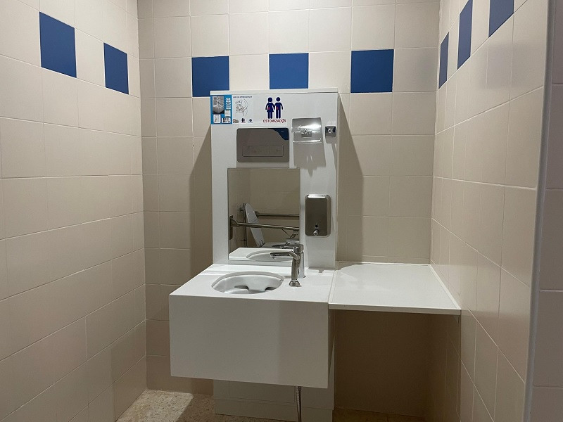 El Hospital de Badajoz ya cuenta con baño adaptado para pacientes ostomizados