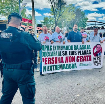 Zamora guarda silencio por las víctimas del atentado de Barcelona 