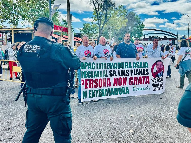 Histórica protesta de Apag Extremadura Asaja en Zafra ante la visita del ministro Luis Planas