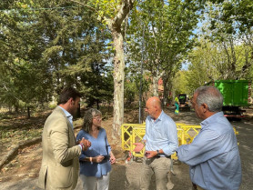 El Ayuntamiento de Cáceres mejora las zonas verdes del colegio Proa