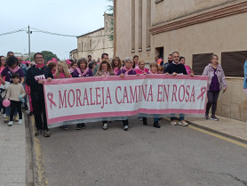 Moraleja marcha un año más en rosa para recordar la necesidad de avanzar en la lucha contra el cáncer