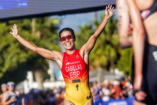 La extremeña Miriam Casillas hace historia en la final de las series mundiales de triatlón