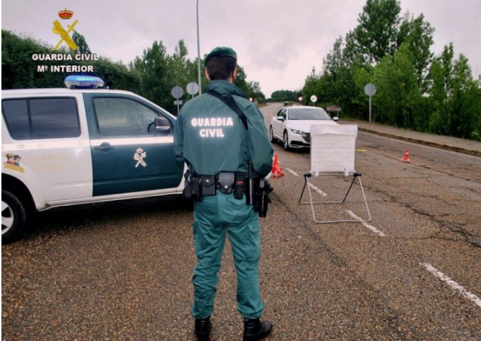 La Guardia Civil busca a dos encapuchados que robaron al alcalde de Cadalso de Gata