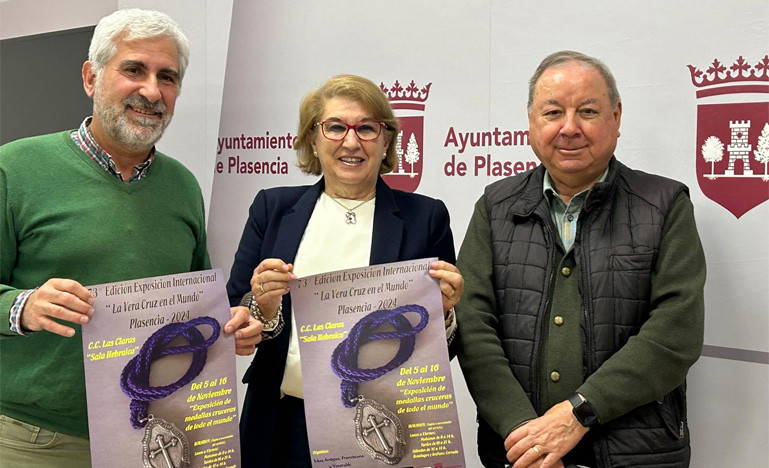 Plasencia acoge la exposición internacional de medallas, cruces y emblemas de la Vera Cruz