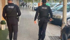 Amenaza con un hacha a dos repartidores a los que retuvo en el interior de una furgoneta