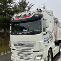 Decenas de camioneros extremeños ofrecen sus tráilers para transportar gratis ayuda a Valencia