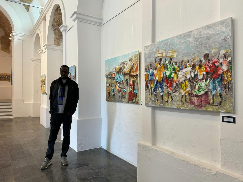 El senegalés Ibou Diagne refleja con una exposición en Badajoz las costumbres y sombras de su país