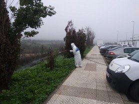 Comienzan en Badajoz los trabajos de tratamiento con herbicidas en solares municipales