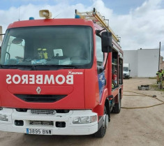 Una mujer de 59 en estado grave por inhalar humos en el incendio de un coche