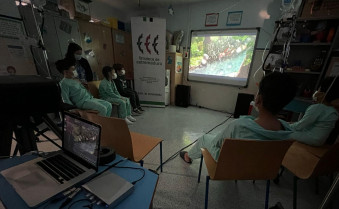 El programa 'Cine en los hospitales' busca mejorar el bienestar emocional de los pacientes extremeños