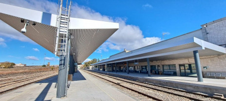 Transportes adjudica por 9 millones de euros un contrato para mejorar la seguridad Cáceres - Valencia de Alcántara