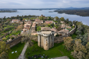 El influencer turístico Pedro Torrijjos pomociona uno de los pueblos abandonados de Extremadura