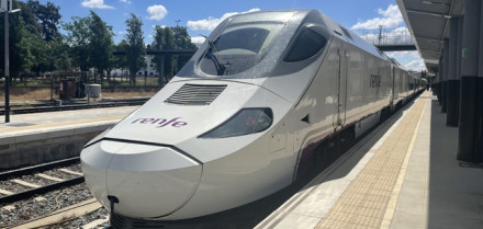 Reanudada la circulación férrea después de que un tren arrollara a un hombre en Almendralejo