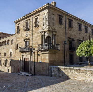 Zamora guarda silencio por las víctimas del atentado de Barcelona 