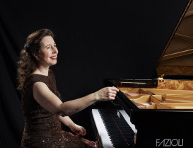 La directora y solista de piano Angela Hewitt debuta en Badajoz con la Orquesta de Extremadura