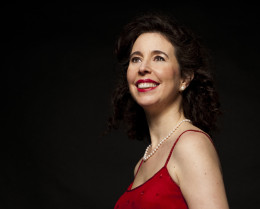 La pianista Angela Hewitt interpreta piezas de Bach junto a la Orquesta de Extremadura en Cáceres