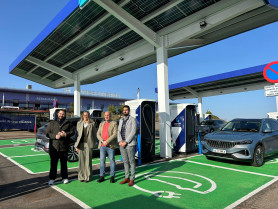 La nueva estación de recarga eléctrica de coches de Extremadura cuenta con 16 cargadores de 360 kW