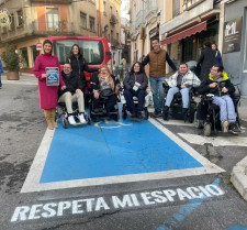 Una campaña en Cáceres respeta los aparcamientos para personas con movilidad reducida