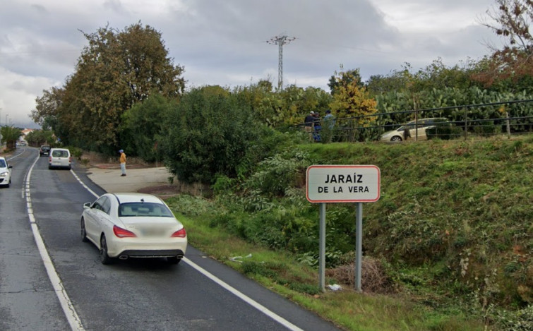 Heridos dos jóvenes tras salirse de la vía y volcar con su vehículo cerca de Jaraíz de la Vera