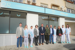 El alcalde de Mérida visita un nuevo centro de día en la barriada de María Auxiliadora