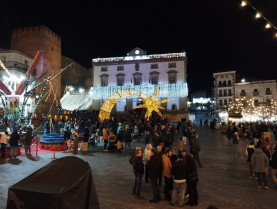 Cáceres autoriza la instalación de barras en las calles peatonales por las 'cañas de Navidad'