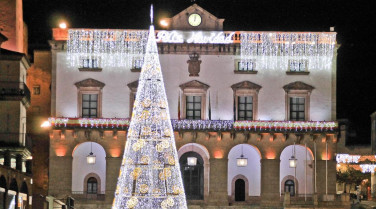 Conciertos, cuentacuentos y pasacalles continúan protagonizando la Navidad en Cáceres