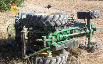 El reventón de una rueda de un tractor hiere de gravedad a un hombre de 60 años