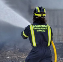 Dos jóvenes de 25 y 18 años heridos en el incendio de una vivienda registrado esta madrugada