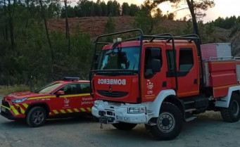 Encuentran a un conductor de 62 años muerto tras caer su vehículo por un badén