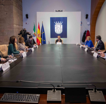 Zamora guarda silencio por las víctimas del atentado de Barcelona 