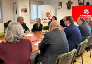 María Guardiola se reúne en Badajoz con los equipos directivos de las tres Cáritas extremeñas