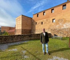 El Ayuntamiento de Cáceres adquiere el edificio de acceso al Baluarte de los Pozos por más de 266.000 euros