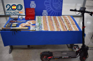 Dos detenidos por vender a domicilio cocaína usando un patinete eléctrico para los desplazamientos