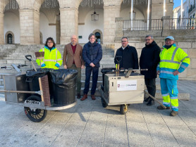 Cáceres incorpora cinco carros y quince triciclos eléctricos a los servicios de limpieza