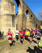 Varios policías voluntarios de Plasencia hacen posible que se celebre la media maratón