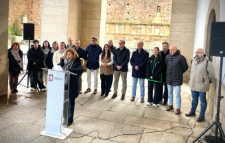 El Ayuntamiento de Cáceres condena la violencia machista con un minuto de silencio