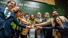 Plasencia recibe un reconocimiento por recoger 2.000 kilos de pilas con motivo de la Vuelta Ciclista a España